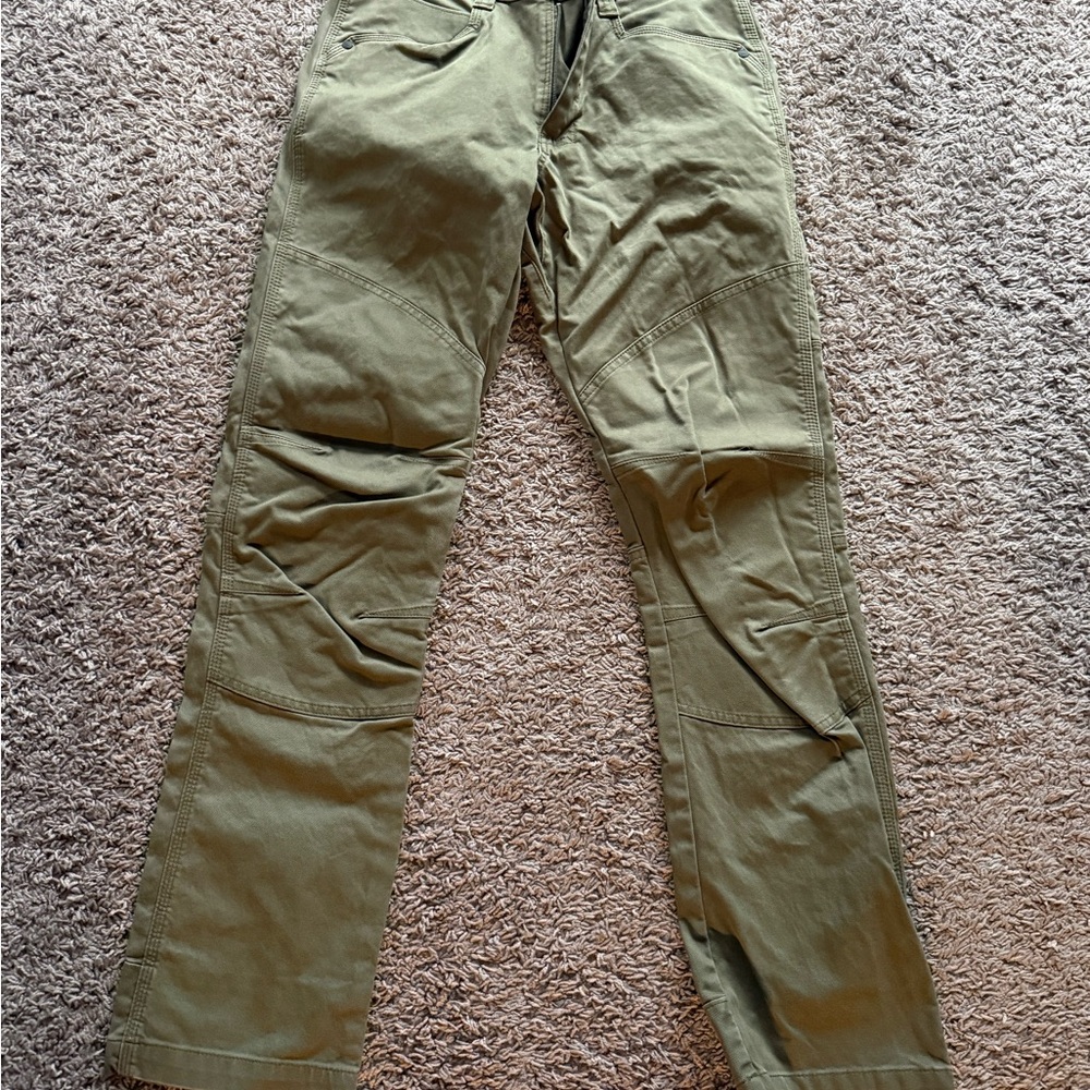 Wrangler Turtle Green Sleek Cargo Pants with Reinforced Knees